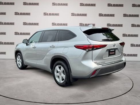 Used 2020 Toyota Highlander LE w/ Protection Package #3 AWD/4WD image 3