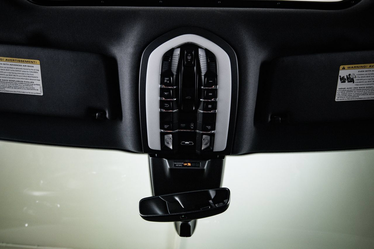 Certified 2024 Porsche Macan AWD/4WD image 20