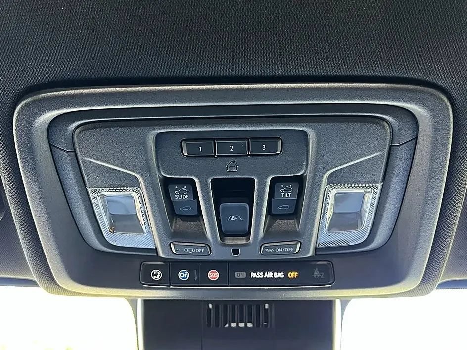 Used 2023 Chevrolet Silverado 1500 High Country w/ High Country Premium Package AWD/4WD image 37