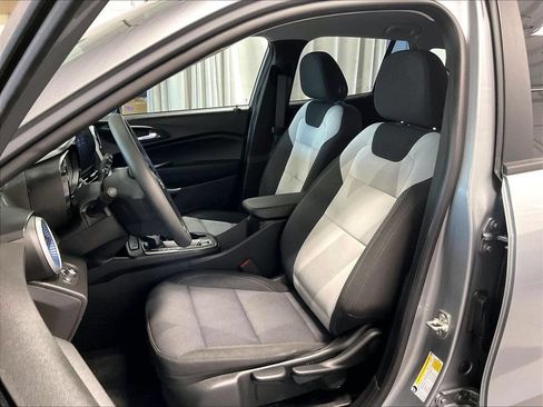 Used 2024 Chevrolet Trax LS w/ LS Convenience Package FWD image 10