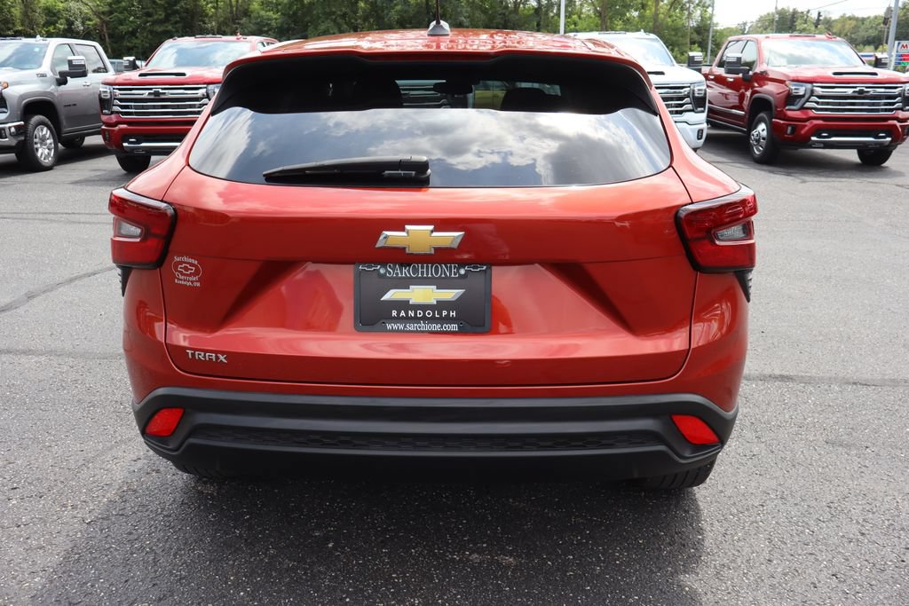 Used 2024 Chevrolet Trax LS w/ LS Convenience Package FWD image 30
