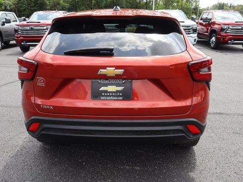 Used 2024 Chevrolet Trax LS w/ LS Convenience Package FWD image 30