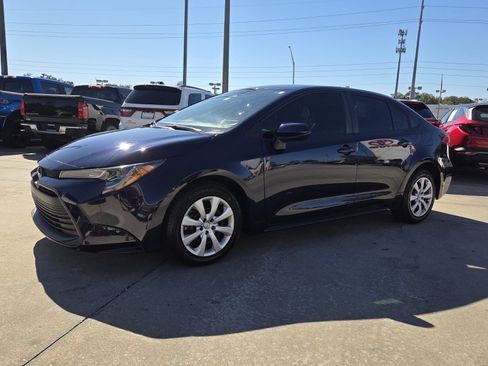 Used 2023 Toyota Corolla LE image 3
