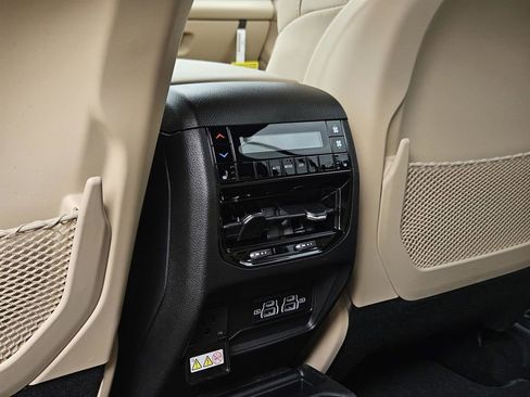 New 2025 Jeep Grand Cherokee L Limited w/ Luxury Tech Group II RWD image 39