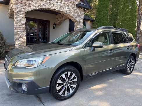 Used 2017 Subaru Outback 2.5i Limited AWD/4WD image 2
