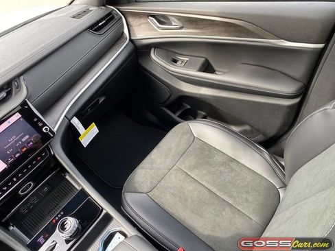 New 2026 Jeep Grand Cherokee Altitude image 15