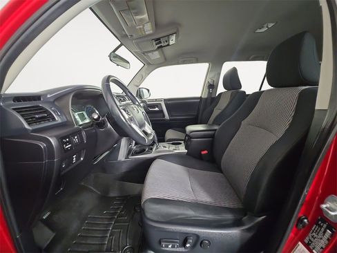 Used 2016 Toyota 4Runner SR5 image 9