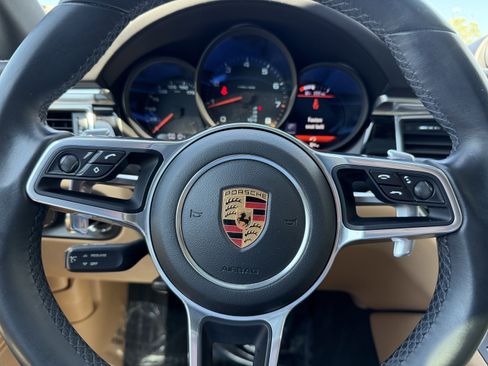 Certified 2017 Porsche Macan AWD/4WD image 33