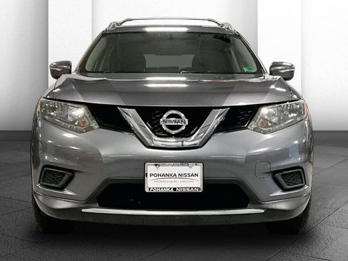 Used 2015 Nissan Rogue SV w/ SV Moonroof Package image 2