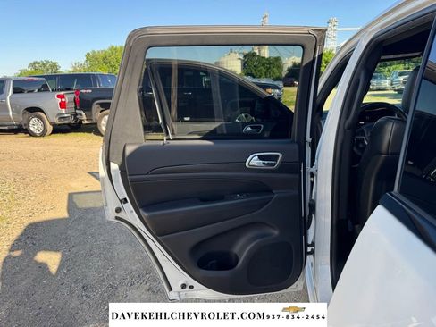 Used 2018 Jeep Grand Cherokee Altitude AWD/4WD image 22