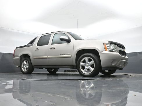 Used 2007 Chevrolet Avalanche LTZ w/ LTZ Preferred Equipment Group image 38