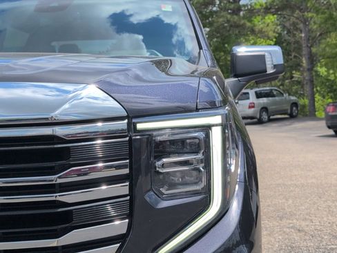 Used 2023 GMC Sierra 1500 SLT w/ SLT Premium Package AWD/4WD image 12