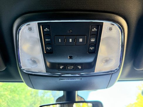 Used 2019 Jeep Grand Cherokee Limited X image 19