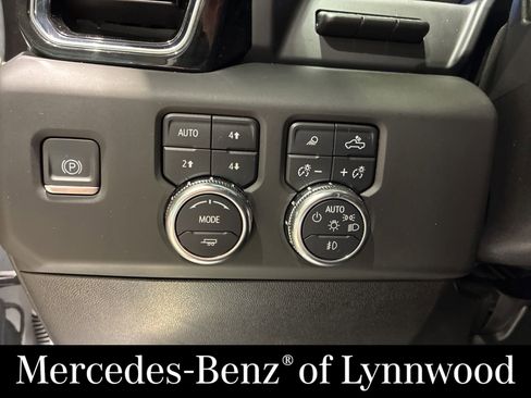 Used 2024 GMC Sierra 3500 Denali Ultimate AWD/4WD image 22