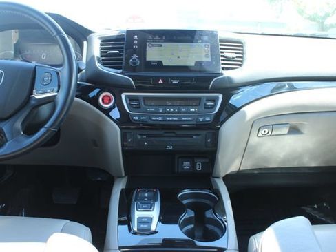 Used 2019 Honda Pilot Touring image 19