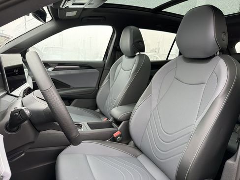 New 2026 Volkswagen Tiguan SE R-Line FWD image 12