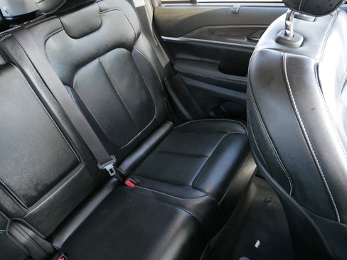 Used 2023 Jeep Grand Cherokee Limited w/ Luxury Tech Group II image 14