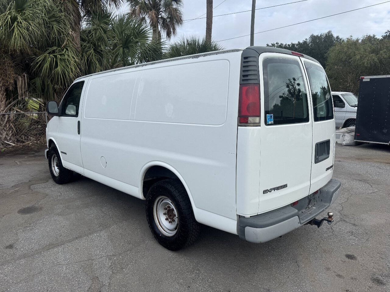 Used 2001 Chevrolet Express 2500 RWD image 3
