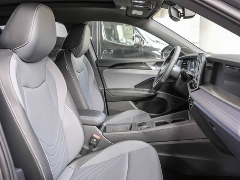 New 2026 Volkswagen Tiguan SE R-Line FWD image 18
