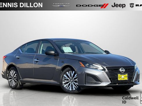 Used 2024 Nissan Altima 2.5 SV image 1