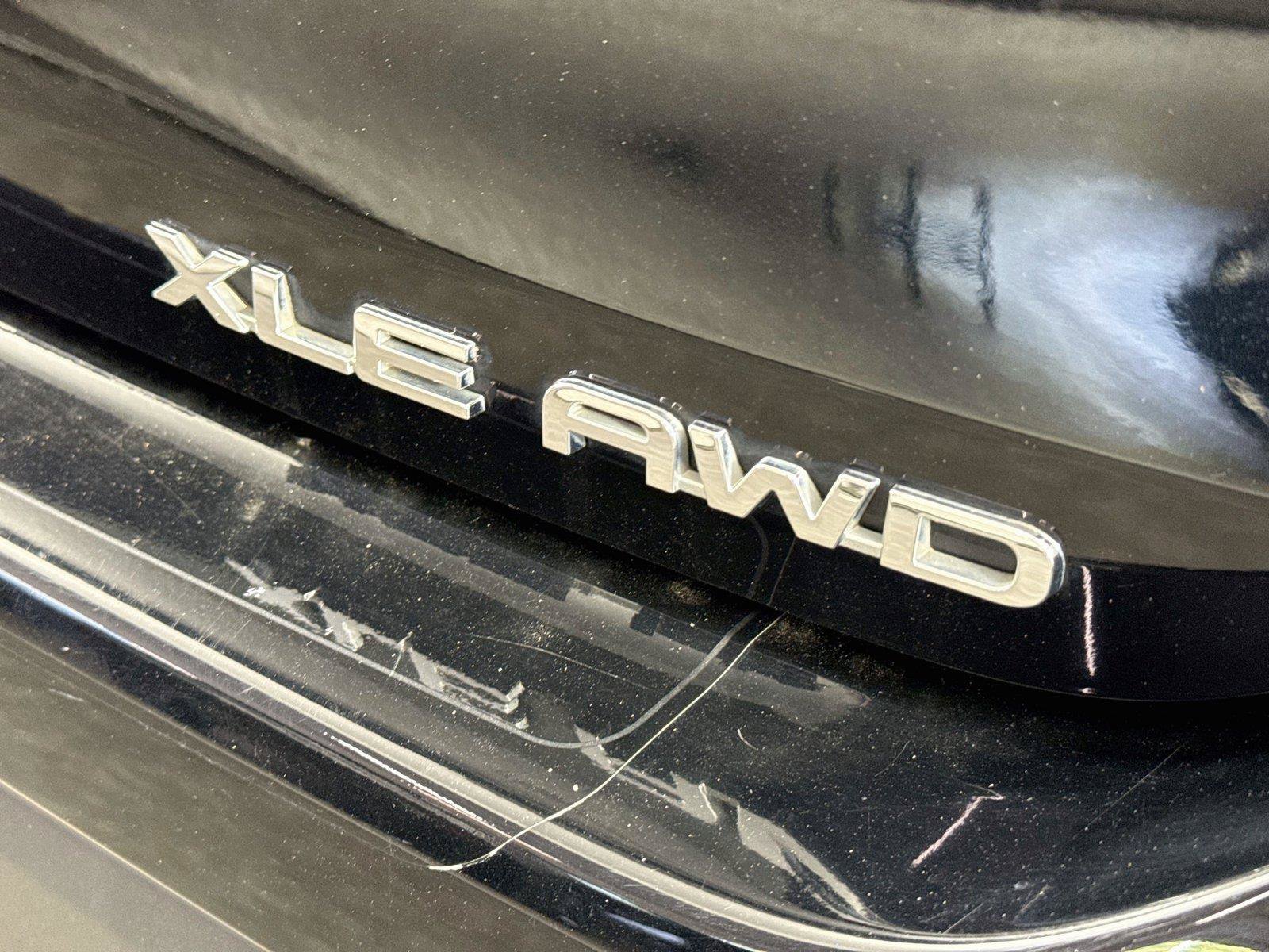 Used 2022 Toyota Highlander XLE AWD/4WD image 14
