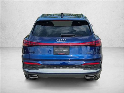 Certified 2025 Audi Q5 Premium w/ 19" Wheel Package AWD/4WD image 7