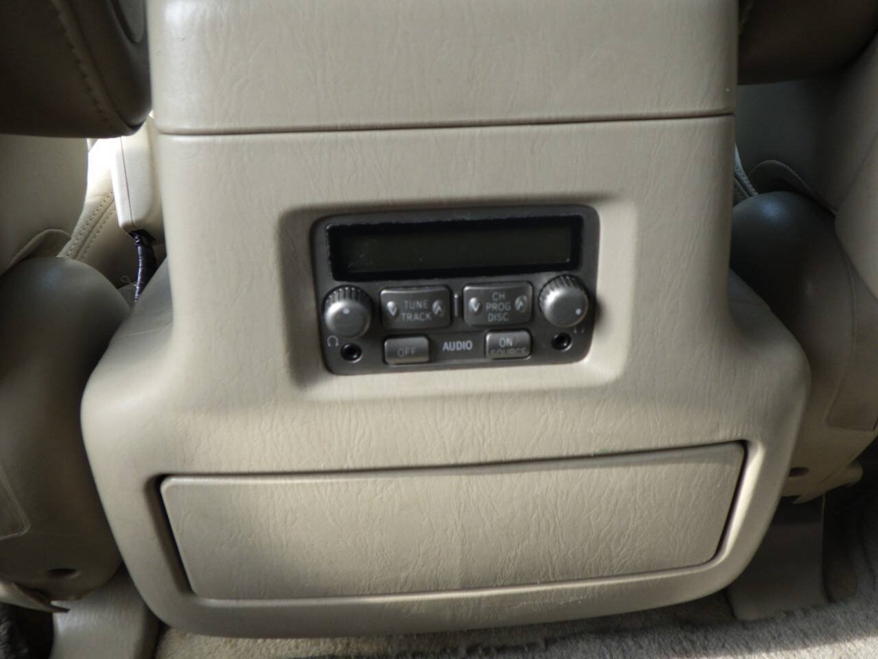 Used 2004 Toyota Land Cruiser AWD/4WD image 35