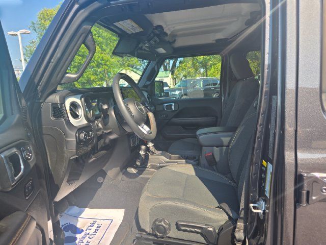 Used 2025 Jeep Wrangler Unlimited Sahara AWD/4WD image 6