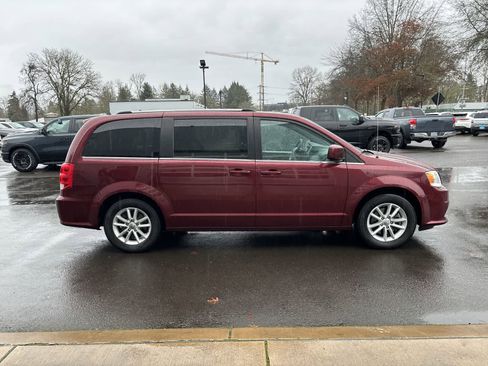 Used 2019 Dodge Grand Caravan SXT image 5