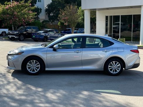Used 2025 Toyota Camry LE FWD image 3