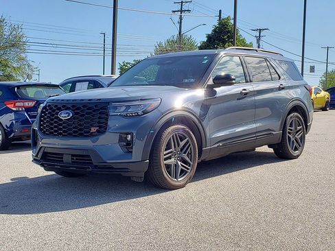 Used 2025 Ford Explorer ST AWD/4WD image 1