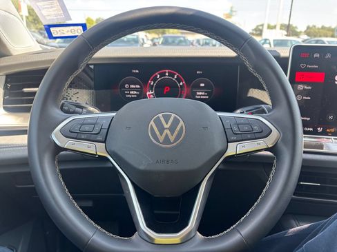 Used 2026 Volkswagen Tiguan SE AWD/4WD image 25