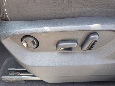 Used 2024 Volkswagen Atlas Cross Sport SE image 6