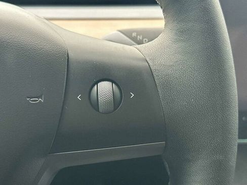 Used 2025 Tesla Model Y Long Range RWD image 29