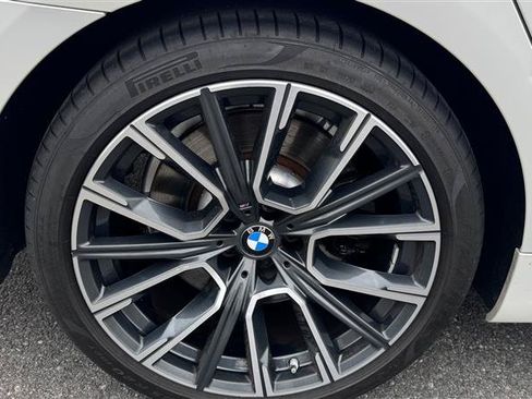 Used 2022 BMW 740i w/ M Sport Package RWD image 32