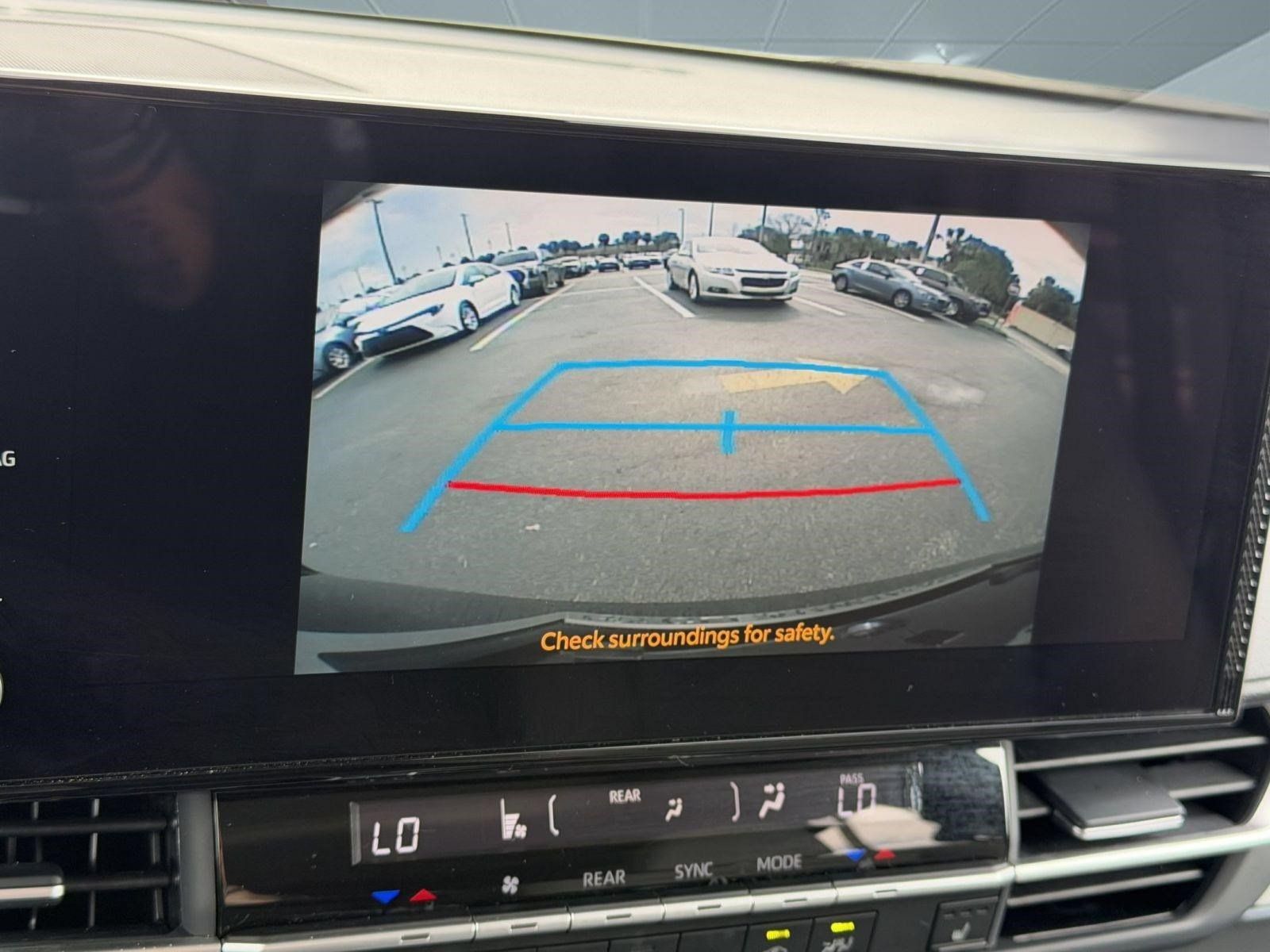 Used 2025 Toyota Sienna XLE FWD image 21
