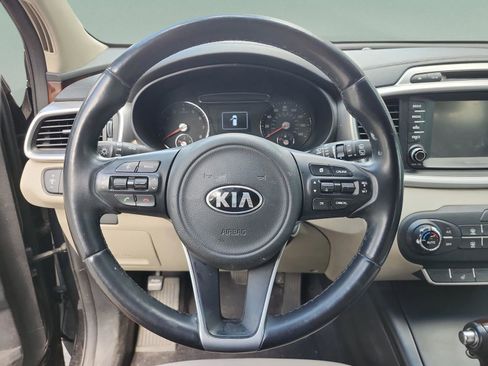 Used 2017 Kia Sorento LX w/ LX Convenience Package image 10