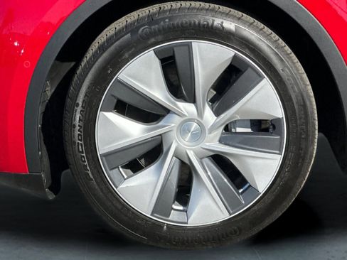 Used 2022 Tesla Model Y Long Range AWD/4WD image 24