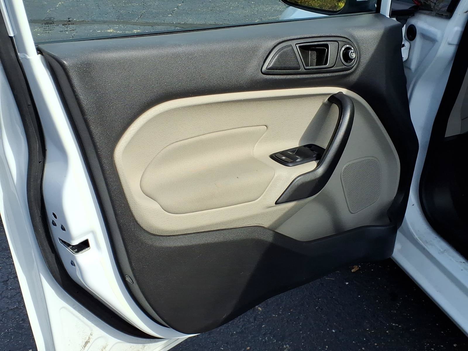 Used 2018 Ford Fiesta SE FWD image 4