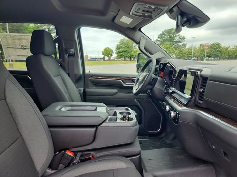 New 2026 GMC Sierra 2500 SLE w/ SLE Value Package; AWD/4WD image 9