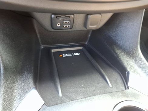 Used 2023 Chevrolet Traverse Premier FWD image 12