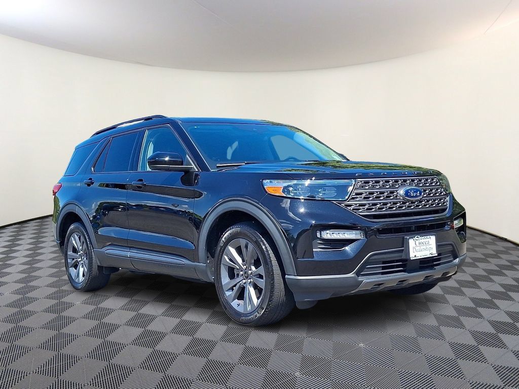 Certified 2023 Ford Explorer XLT w/ Equipment Group 202A AWD/4WD image 1