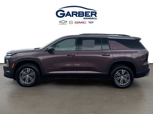 Used 2024 Chevrolet Traverse LT AWD/4WD image 2