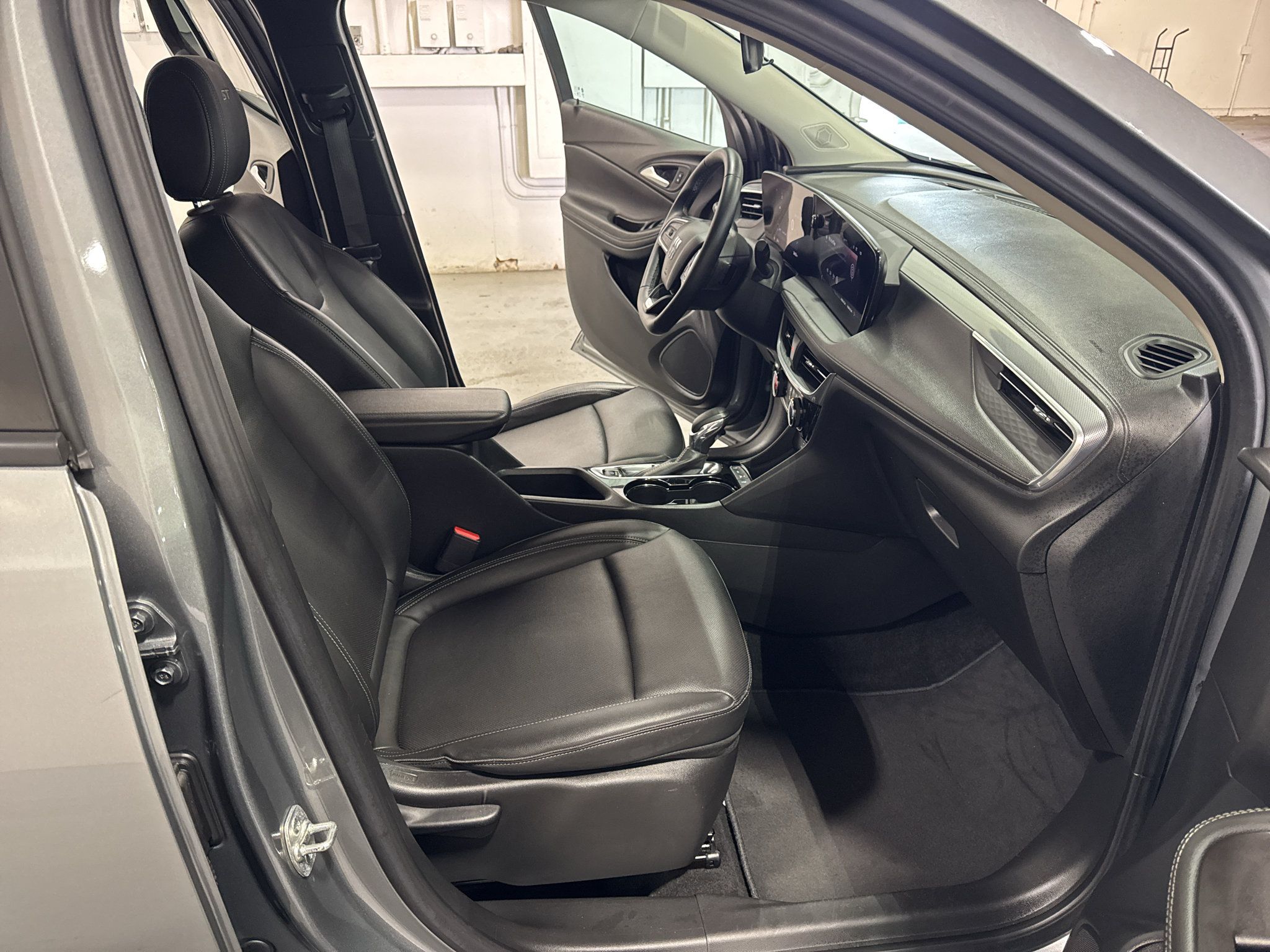 Certified 2024 Buick Encore GX Sport Touring AWD/4WD image 32