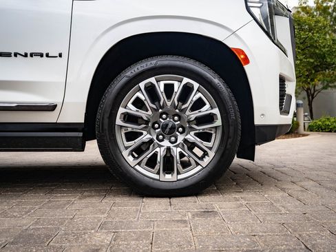 Used 2024 GMC Yukon Denali Ultimate image 13