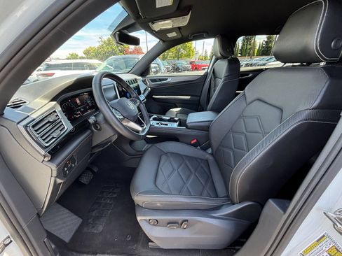 Used 2025 Volkswagen Atlas Cross Sport SE FWD image 25