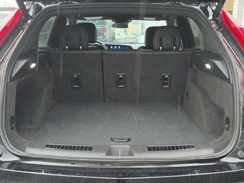 Used 2025 Cadillac XT4 Premium Luxury image 18