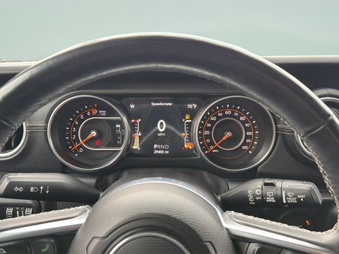 Used 2018 Jeep Wrangler Unlimited Sahara w/ Dual Top Group AWD/4WD image 13