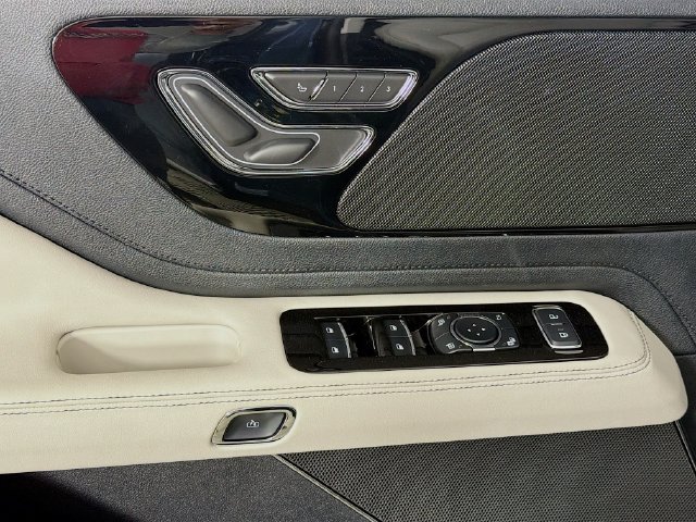 New 2026 Lincoln Aviator 2WD image 18