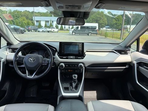 Used 2019 Toyota RAV4 XLE Premium w/ Cold Weather Package AWD/4WD image 8